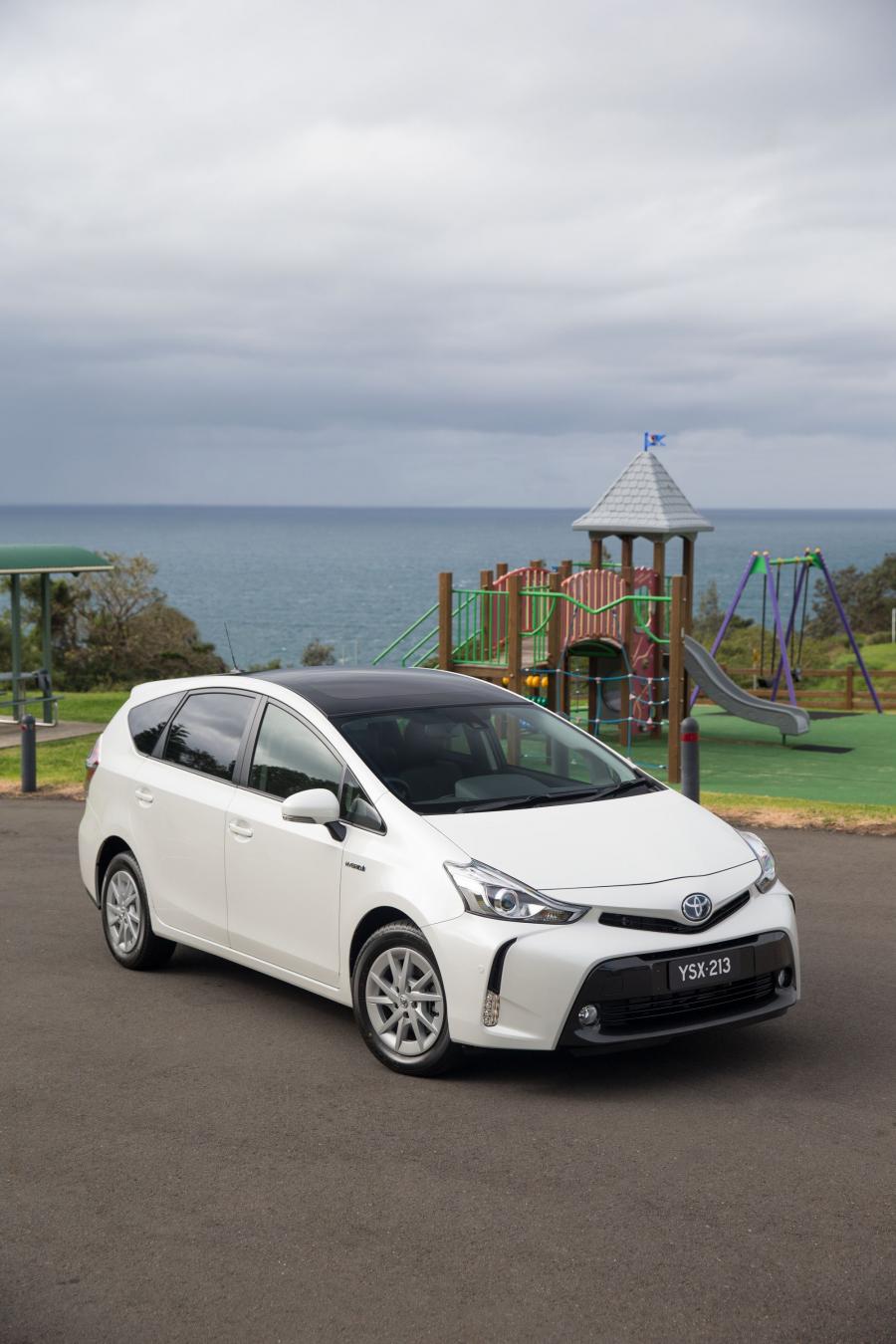  Toyota Prius v 2015 года  (AU) (фото 4 из 9)